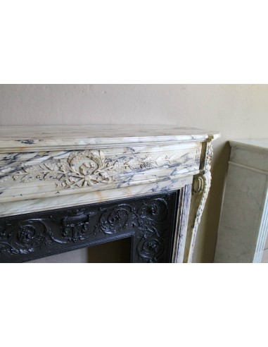 Neoclassical mantelpiece in veined Statuary marble with tones from white to beige to violet, with its original cast iron insert.