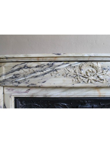 Neoclassical mantelpiece in veined Statuary marble with tones from white to beige to violet, with its original cast iron insert.
