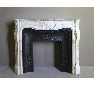 Louis XV “Trois Coquilles” fire surround in very rare Paonazzetto marble and provided with its floral cast iron insert.