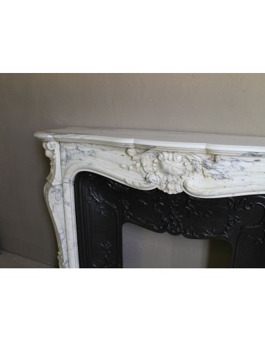 Antique Louis XV “Trois Glands” fireplace mantel in  White veined Calacatta marble provided with cast iron insert.