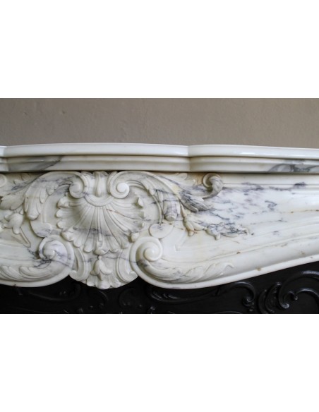 Antique Louis XV “Trois Glands” fireplace mantel in  White veined Calacatta marble provided with cast iron insert.