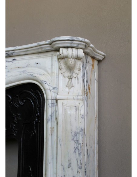 Antique Louis XV “Trois Glands” fireplace mantel in  White veined Calacatta marble provided with cast iron insert.