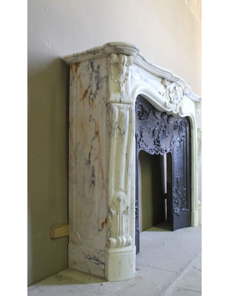 Antique Louis XV “Trois Glands” fireplace mantel in  White veined Calacatta marble provided with cast iron insert.