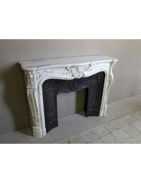 Antique Louis XV “Trois Glands” fireplace mantel in  White veined Calacatta marble provided with cast iron insert.