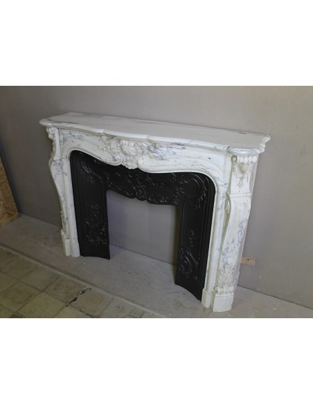 Antique Louis XV “Trois Glands” fireplace mantel in  White veined Calacatta marble provided with cast iron insert.