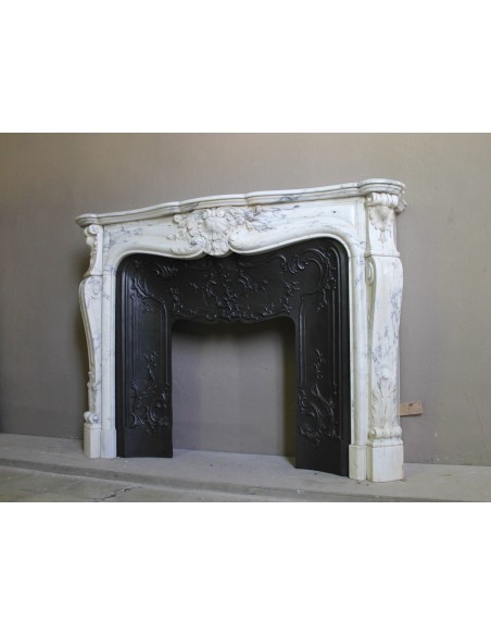 Antique Louis XV “Trois Glands” fireplace mantel in  White veined Calacatta marble provided with cast iron insert.