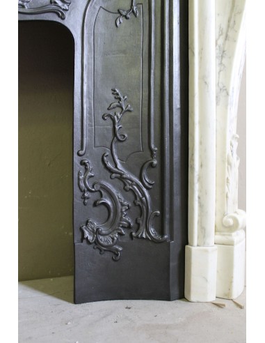 Antique Louis XV “Trois Glands” fireplace mantel in  White veined Calacatta marble provided with cast iron insert.
