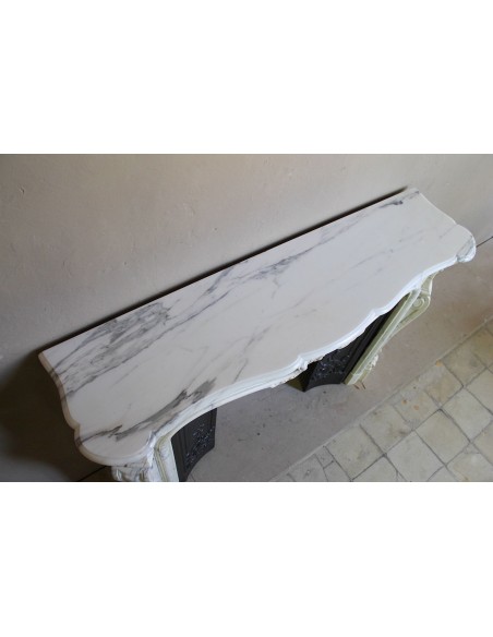 Antique Louis XV “Trois Glands” fireplace mantel in  White veined Calacatta marble provided with cast iron insert.