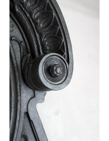 Cast iron Oeil de boeuf “Tête de Femme” mantelpiece. This mantel is genuine, authentic, signed by Majorelle.