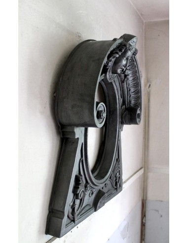 Cast iron Oeil de boeuf “Tête de Femme” mantelpiece. This mantel is genuine, authentic, signed by Majorelle.