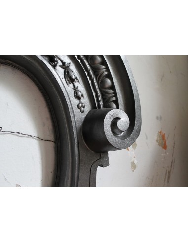 Antique Art Nouveau fireplace mantel in artistic cast iron. This antique mantelpiece is a genuine Parisian “Oeil de boeuf”.
