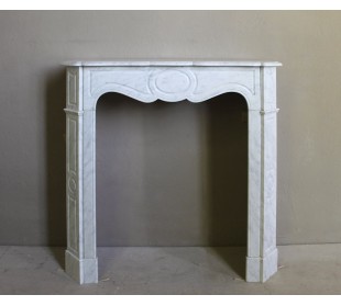 Baroque "Pompadour Plat" fireplace mantel in white marble. This mantelpiece is rare due to its small size.
