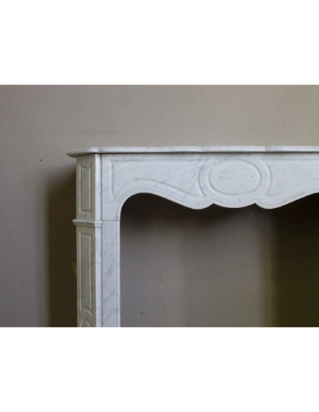 Baroque "Pompadour Plat" fireplace mantel in white marble. This mantelpiece is rare due to its small size.