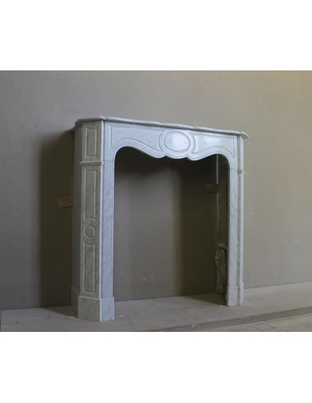 Baroque "Pompadour Plat" fireplace mantel in white marble. This mantelpiece is rare due to its small size.