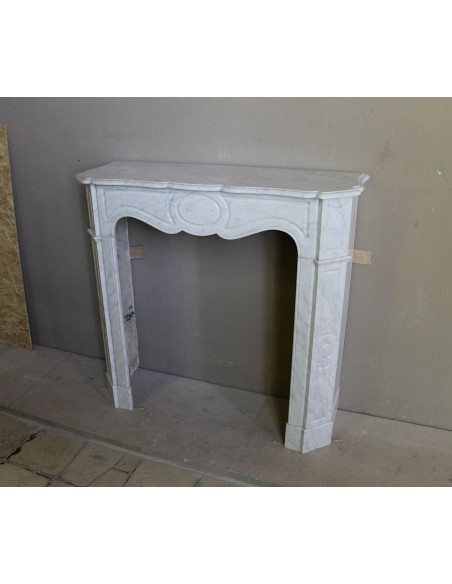 Baroque "Pompadour Plat" fireplace mantel in white marble. This mantelpiece is rare due to its small size.