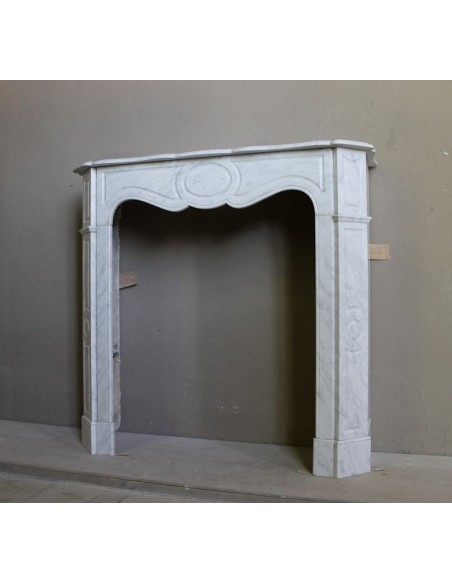 Baroque "Pompadour Plat" fireplace mantel in white marble. This mantelpiece is rare due to its small size.