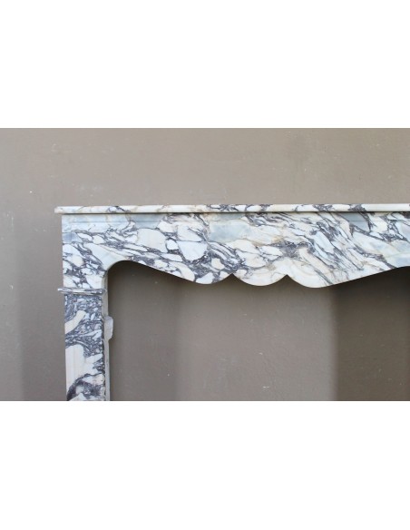 Antique Louis XV “Pompadour Plat” fireplace in Breccia Medicea marble, with veining from white to blue, purple to gold.
