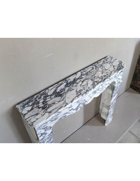 Antique Louis XV “Pompadour Plat” fireplace in Breccia Medicea marble, with veining from white to blue, purple to gold.