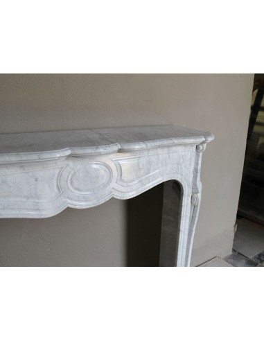Antique Louis XV Pompadour "Pied Galbé" fireplace mantel in white marble offered at a discounted price, on offer.