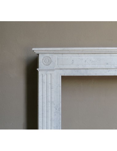 Neoclassical-style fireplace mantel carved in white Carrara marble. This mantelpiece is outstanding for its small and nice size.
