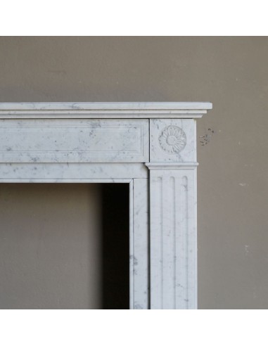 Neoclassical-style fireplace mantel carved in white Carrara marble. This mantelpiece is outstanding for its small and nice size.