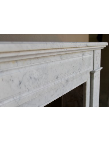 Neoclassical-style fireplace mantel carved in white Carrara marble. This mantelpiece is outstanding for its small and nice size.