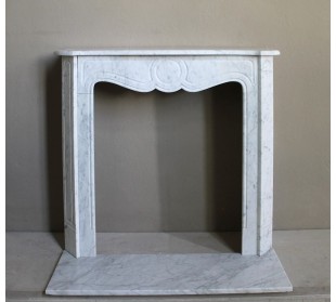 Antique Louis XV style fireplace mantel in white Carrara marble, “Pompadour” family, with its original marble floor.