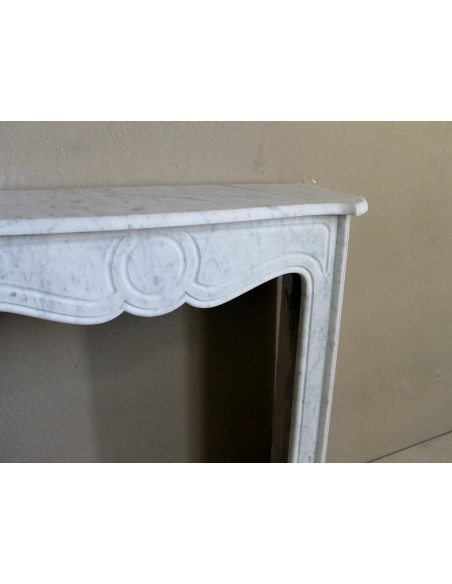 Antique Louis XV style fireplace mantel in white Carrara marble, “Pompadour” family, with its original marble floor.