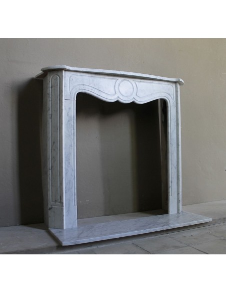 Antique Louis XV style fireplace mantel in white Carrara marble, “Pompadour” family, with its original marble floor.