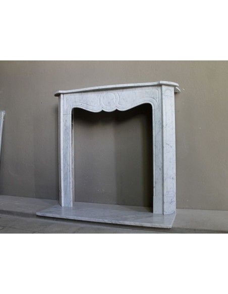 Antique Louis XV style fireplace mantel in white Carrara marble, “Pompadour” family, with its original marble floor.