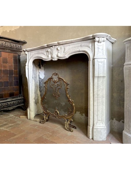 Antique fireplace mantel in white Carrara marble, Louis XV style, carved during the second half of the 19th century.