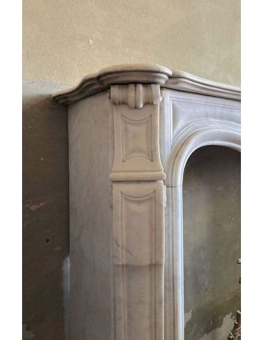 Antique fireplace mantel in white Carrara marble, Louis XV style, carved during the second half of the 19th century.