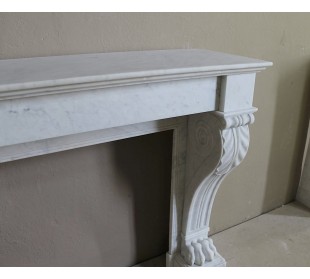 Antique marble mantel carved in white marble, with lion's paw details. This fireplace is original, authentic, a unique piece. 2