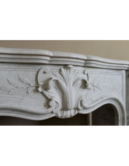 Extremely rare baroque fireplace of very small dimensions and significant decorative carvings in white Carrara marble.