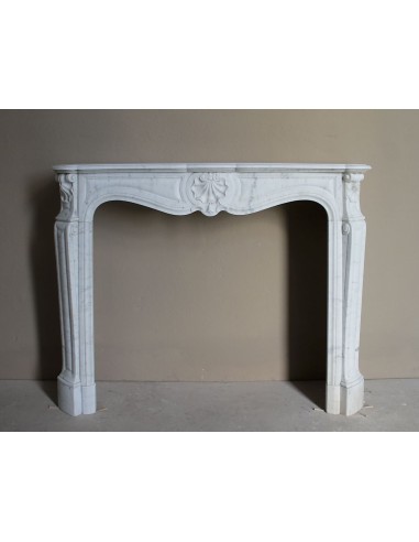 Louis XV “Trois Coquilles” fireplace mantel in white Carrara marble, Baroque style and 19th century, at a discounted price.