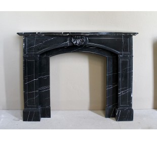 Large antique Louis XIV "Arquée" fireplace mantel in Black Marquinia marble with contrasting white veins and shell decoration.