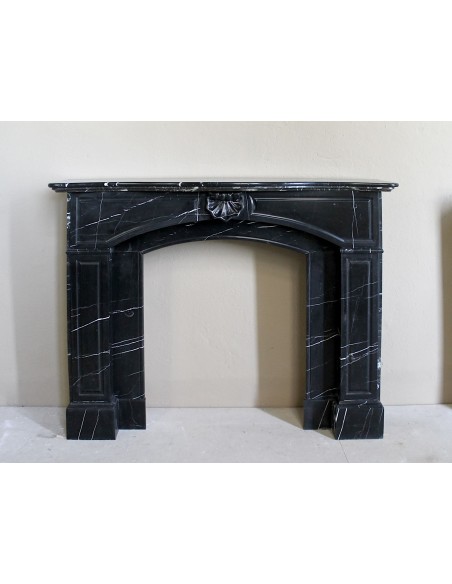 Large antique Louis XIV "Arquée" fireplace mantel in Black Marquinia marble with contrasting white veins and shell decoration.