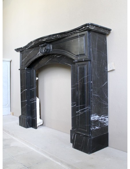 Large antique Louis XIV "Arquée" fireplace mantel in Black Marquinia marble with contrasting white veins and shell decoration.
