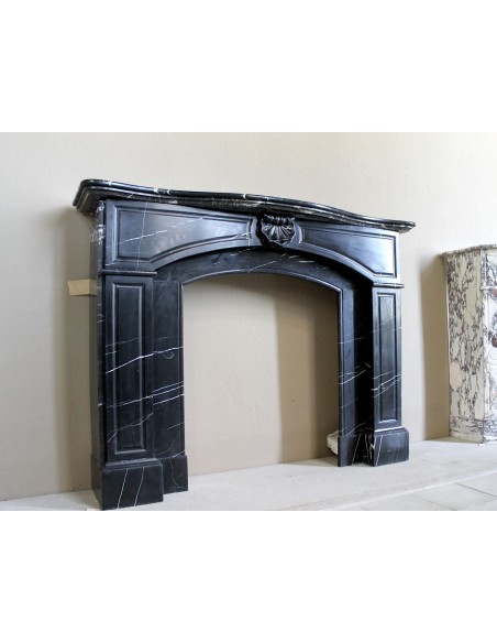 Large antique Louis XIV "Arquée" fireplace mantel in Black Marquinia marble with contrasting white veins and shell decoration.