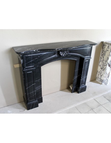 Large antique Louis XIV "Arquée" fireplace mantel in Black Marquinia marble with contrasting white veins and shell decoration.