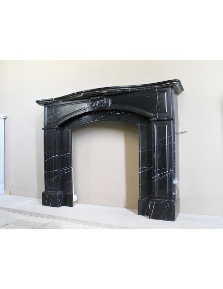 Large antique Louis XIV "Arquée" fireplace mantel in Black Marquinia marble with contrasting white veins and shell decoration.