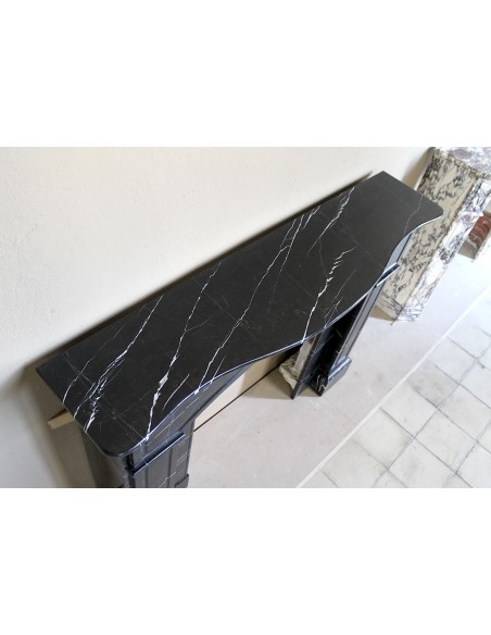 Large antique Louis XIV "Arquée" fireplace mantel in Black Marquinia marble with contrasting white veins and shell decoration.