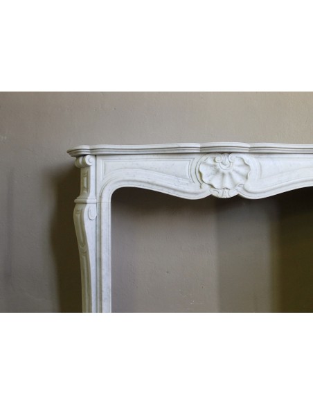 Antique Louis XV “Coquille” fireplace mantel of great stylistic refinement carved in white Carrara marble.