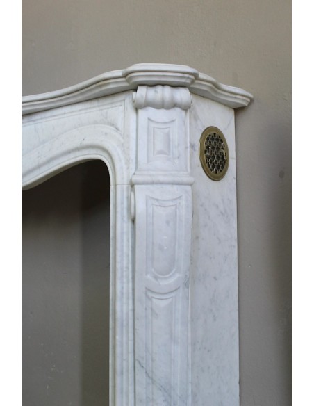 Antique Louis XV “Coquille” fireplace mantel of great stylistic refinement carved in white Carrara marble.