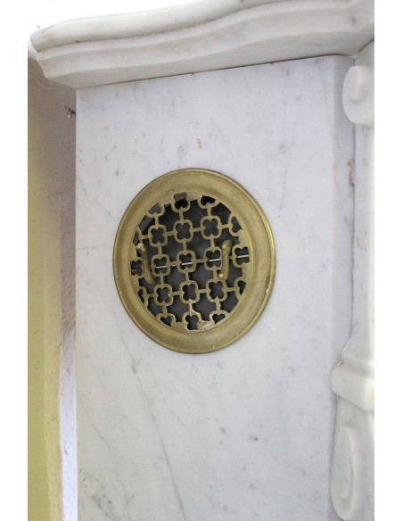 Antique Louis XV “Coquille” fireplace mantel of great stylistic refinement carved in white Carrara marble.