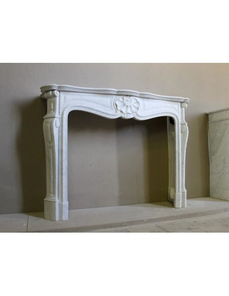 Antique Louis XV “Coquille” fireplace mantel of great stylistic refinement carved in white Carrara marble.