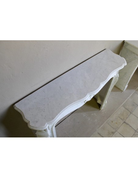 Antique Louis XV “Coquille” fireplace mantel of great stylistic refinement carved in white Carrara marble.