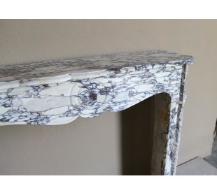 Small antique Baroque fireplace carved in very rare and famous Breccia Violetta marble, an elegant and colorful marble. 2