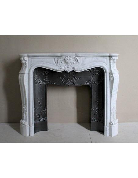 Floral Louis XV fireplace mantel carved in white marble, with shell decorations, complete with its original cast iron insert.