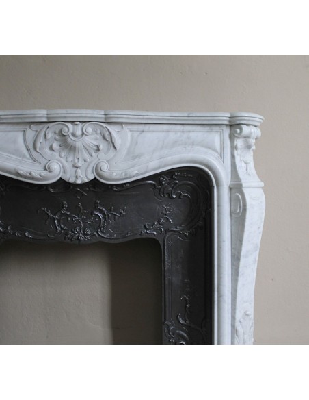 Floral Louis XV fireplace mantel carved in white marble, with shell decorations, complete with its original cast iron insert.